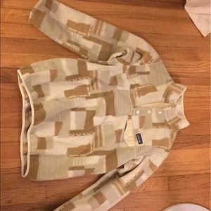 Tan print Patagonia synchilla snap